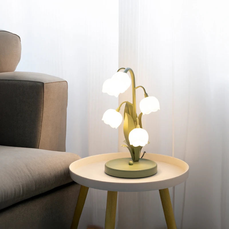 Vintage Floral Lily Table Lamp