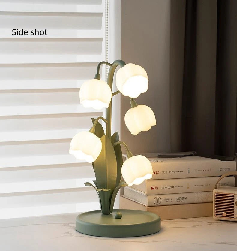 Vintage Floral Lily Table Lamp